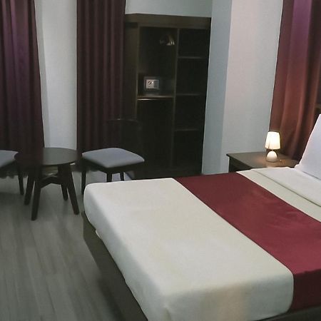 אולונגפו A.M @ 93Rd Hotel מראה חיצוני תמונה