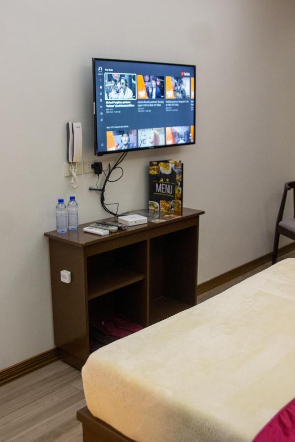 אולונגפו A.M @ 93Rd Hotel מראה חיצוני תמונה